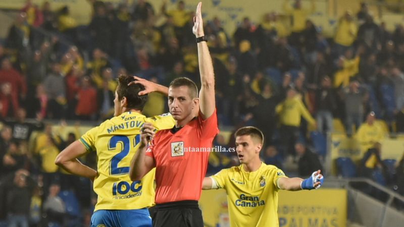 La UD no conoce la victoria con Ais Reig, árbitro frente al Oviedo