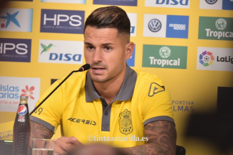 El Sevilla dirá al juez que Vitolo renovó a través de whatsapp