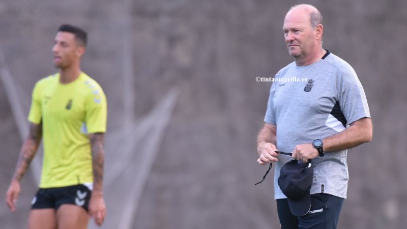 "Vuelvo a pedir un medio centro defensivo"