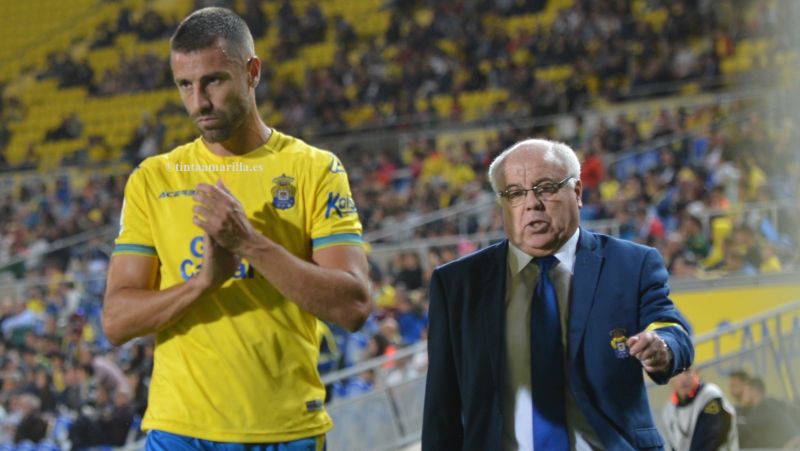 Competición rearbitra el derbi y anula la tarjeta a David García