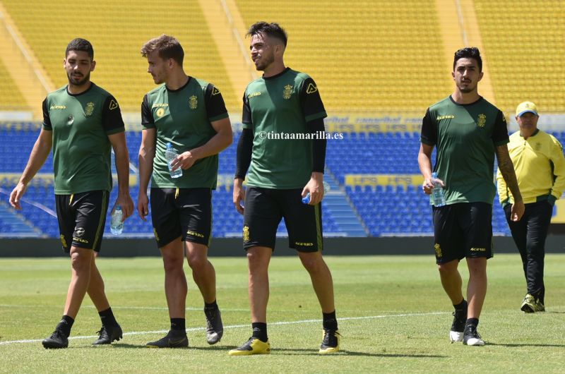 Mel se reúne con los canteranos y les pide complicidad
