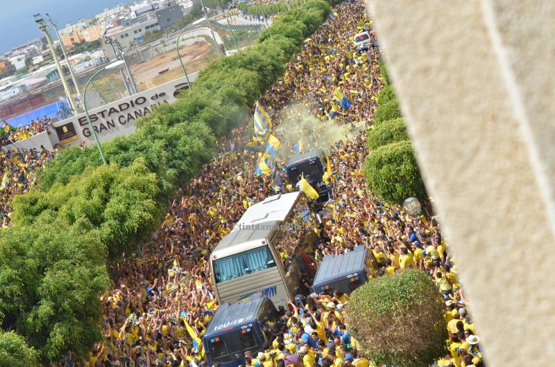 Una riada de amarillos acompañará al estadio a los jugadores de García Pimienta