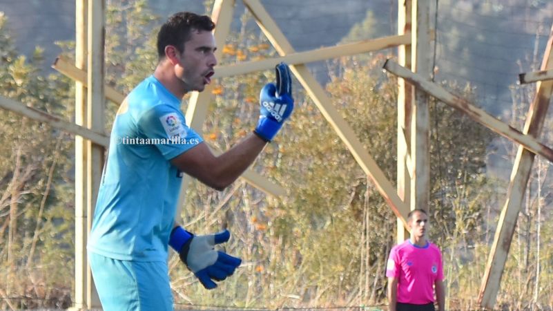 El Villa pierde durante cuatro partidos a su portero Fermín