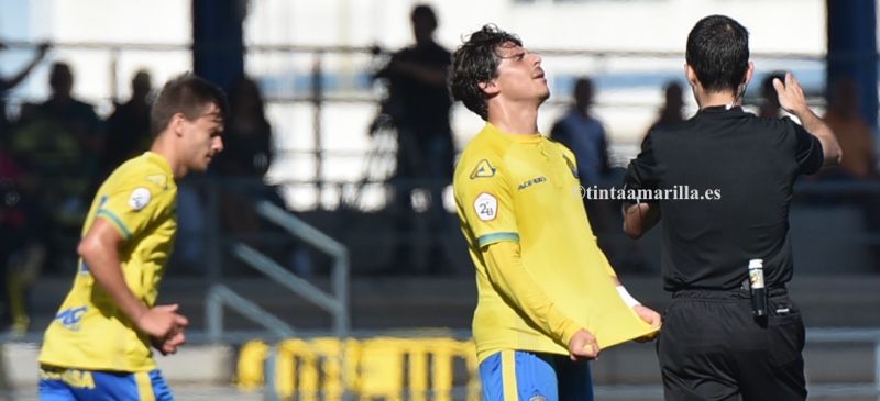 El filial pierde a dos miembros de su línea central