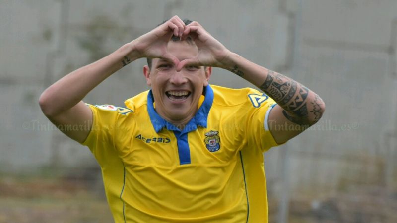 Los capitanes de Polonia eligen dos veces a Erik Expósito