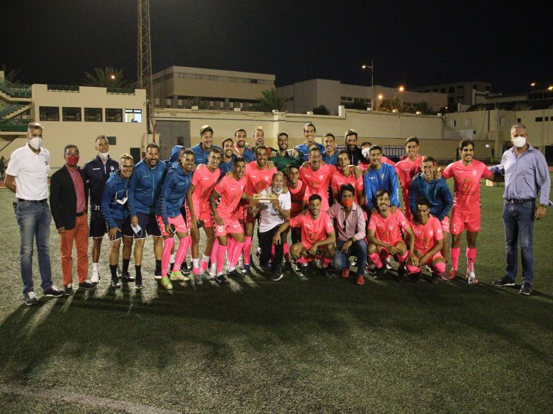 Tamaraceite hace hueco en sus vitrinas a un trofeo legendario