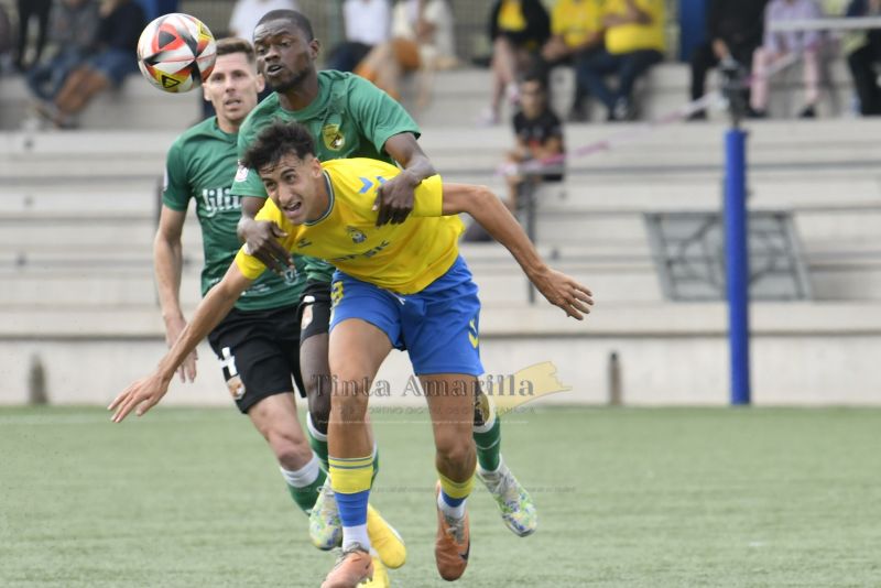 El Tenerife B se despista y los 4 perseguidores no fallan