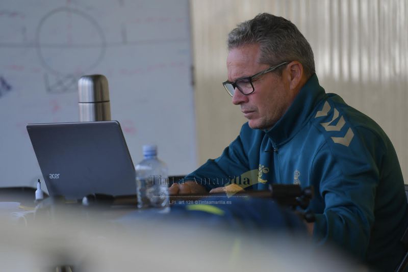 Tino  Luis receta tranquilidad a su plantilla para "que llegue el acierto y los resultados"