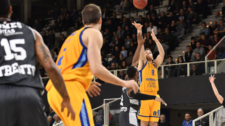 El tiro exterior, clave en Trento