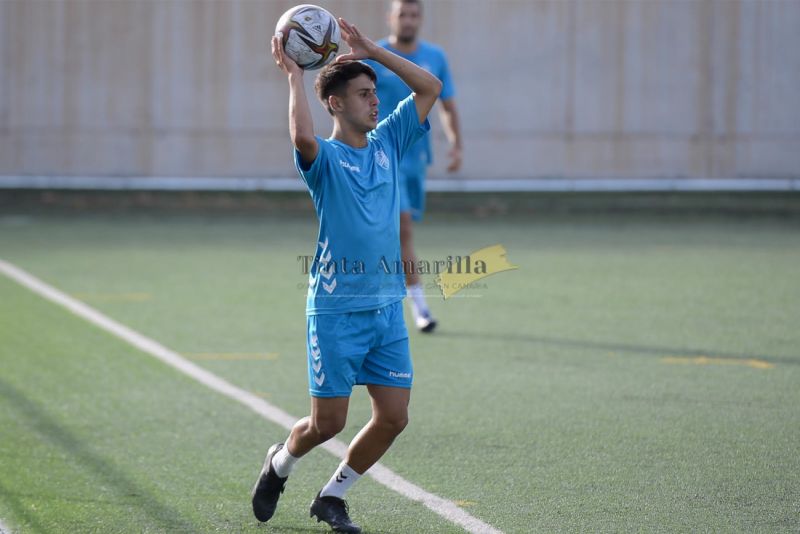 El Tamaraceite desea suerte a Toni Falcón tras pasar a la cantera de la UD