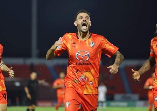 Tyronne se luce en Tailandia