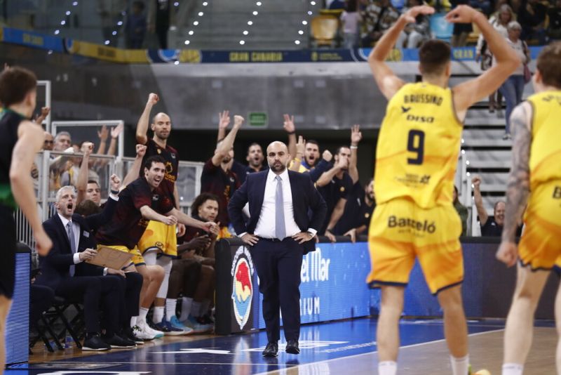 Víctor García elogia la labor de Inglis y Slaughter