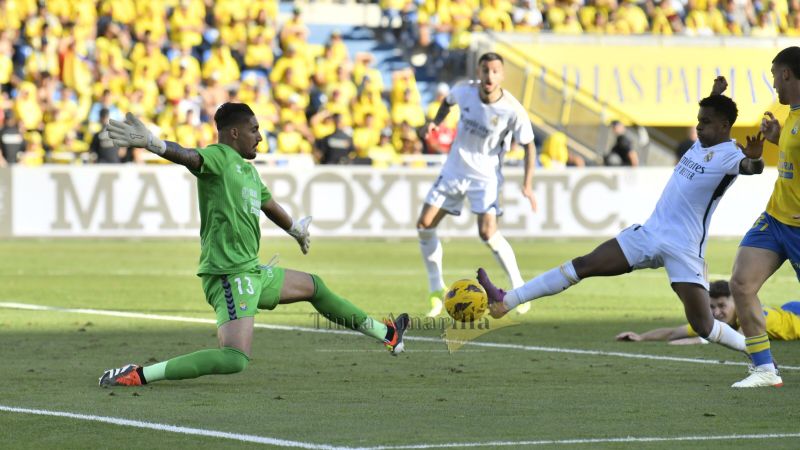 El Kroos con guantes aún aspira al Zamora