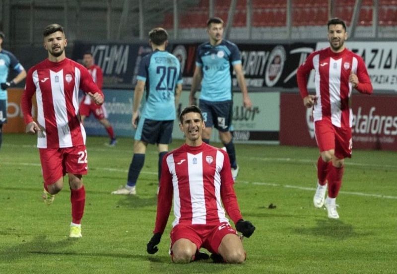 Vicente Gómez marca su primer gol en Grecia