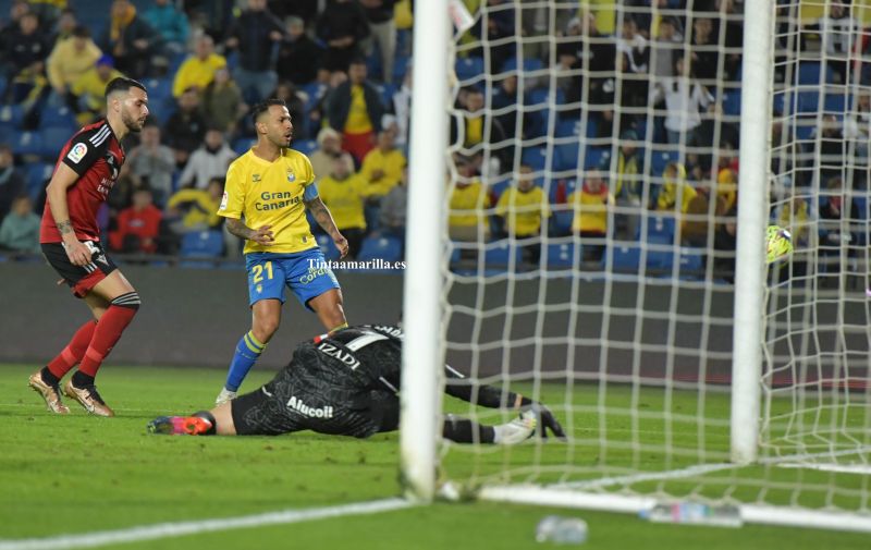 Viera amplía su 'reinado' en los postes rivales