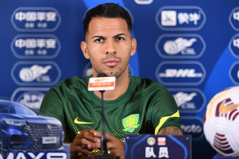 Beijing pone en marcha la búsqueda de relevos para Viera y otros