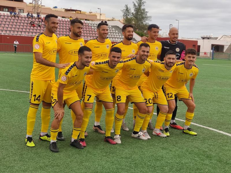 Un Villa teñido de amarillo