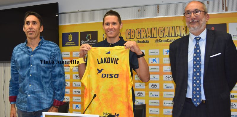 Villar no descarta aún a Dylan Ennis, pero sí a Khalifa Diop