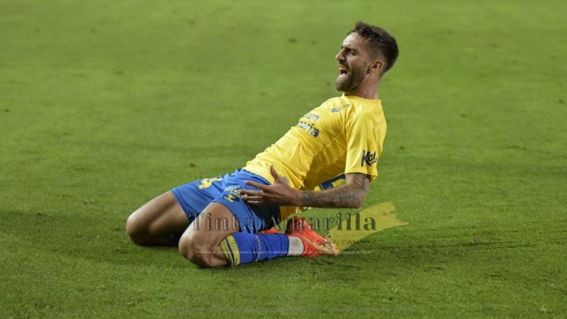 2-2: La UD malogra una obra de arte de Pejiño