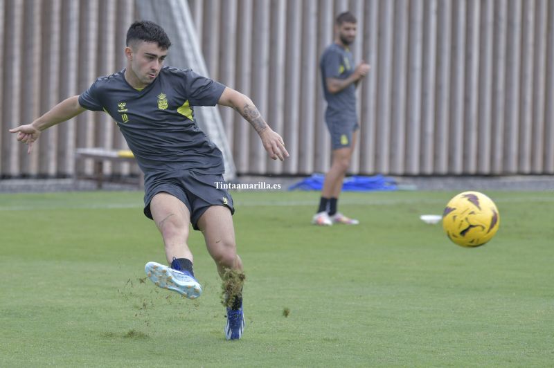 "A todos los canarios nos gusta jugar en la UD Las Palmas"