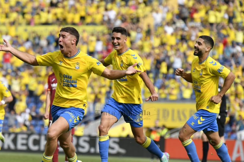 La UD utiliza poco la cabeza ... para golear