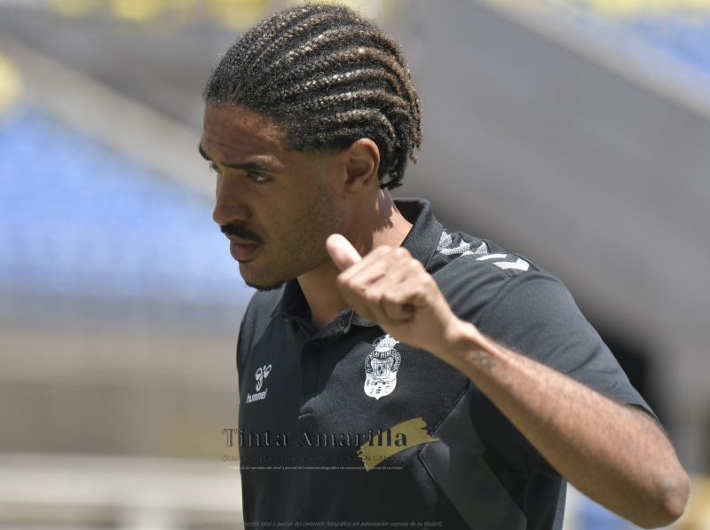 Partido de sanción y 950 euros de multa por la roja de Coco