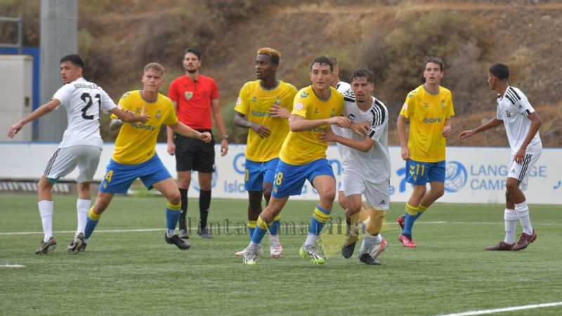 La UD gana en Arucas y mantiene su renta como líder juvenil canario