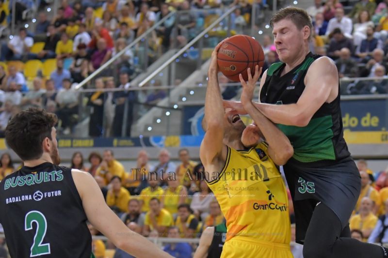 Finalistas por méritos y un arbitraje avestruz