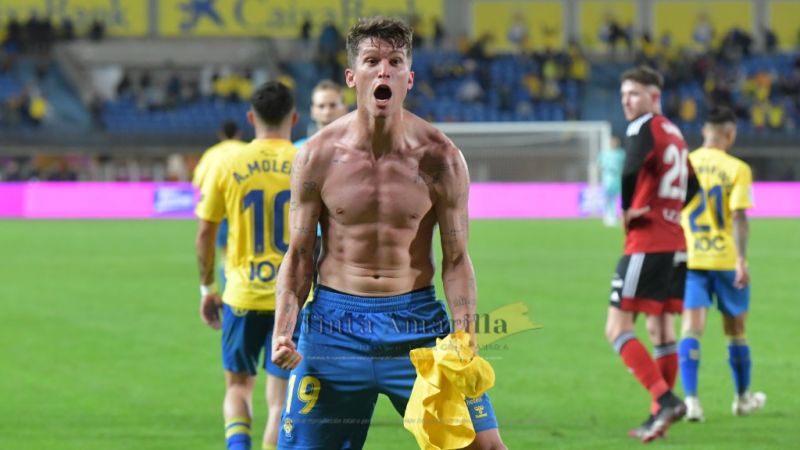 "Tuve la suerte de pegarle mal (al balón), porque siempre se va para dentro"