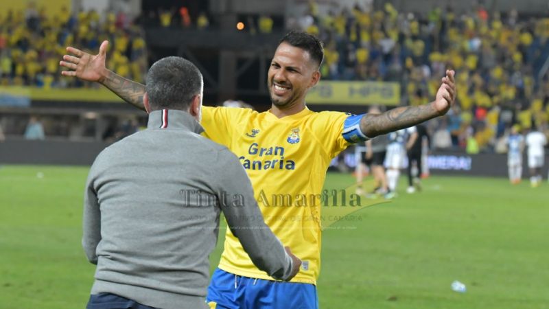 García Pimienta agradece a Viera su apoyo y  el crédito en el técnico