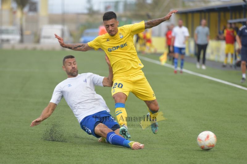 Alboroto en la cabeza del grupo canario