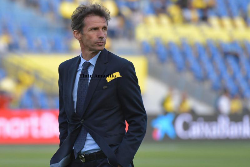 "El Sporting saldrá a ganar; todos somos profesionales"