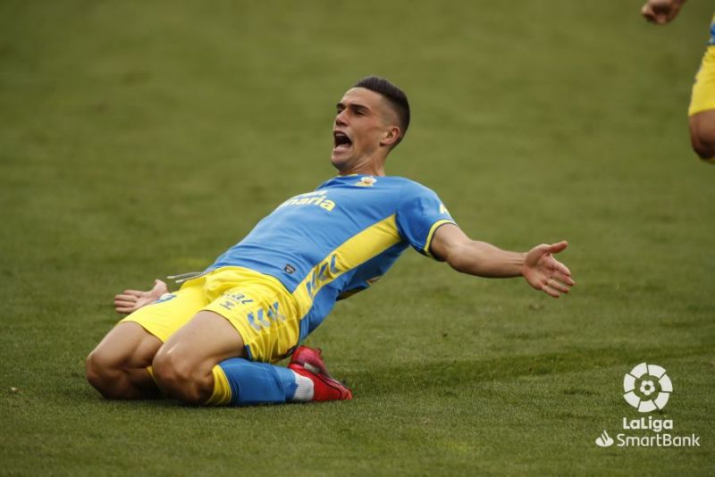 Espiau regresa "contento" por el gol, pero "rascao"