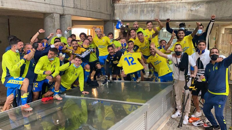 La afición (12) en el vestuario