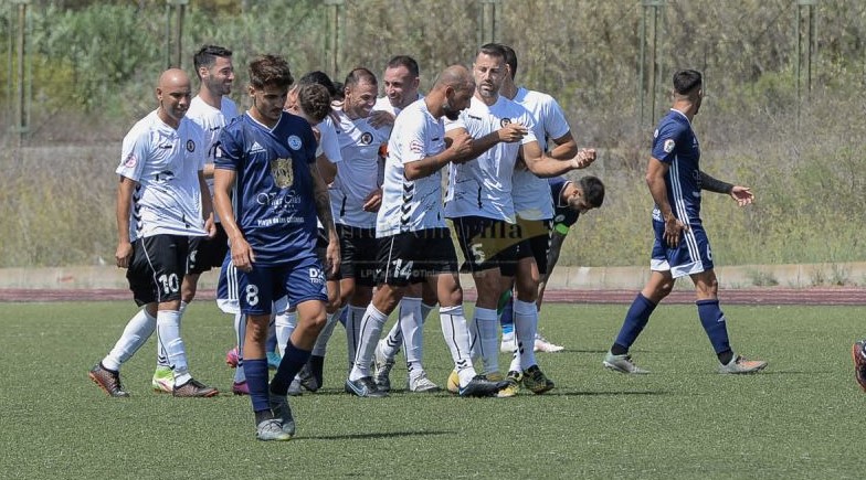 Alerta en el grupo canario con la puerta abierta del descenso