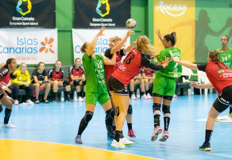 Rocasa gana 26-21 en la primera jornada de su torneo