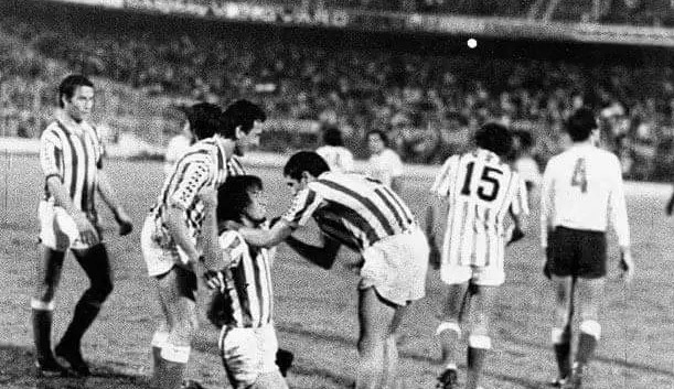 4-04-1982: El extraño gesto hostil de la afición del Betis con la UD