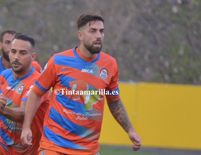 Braulio toca la línea de flotación del Tenisca