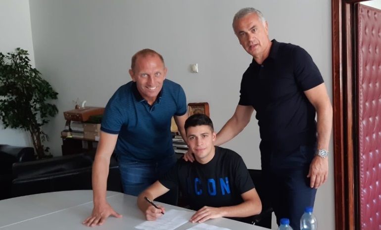 Mateo García firma 4 años por el Estrella Roja