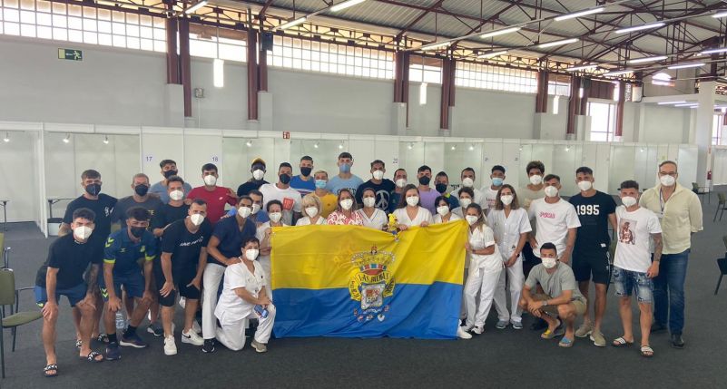La plantilla de la UD recibe la vacuna del Covid19