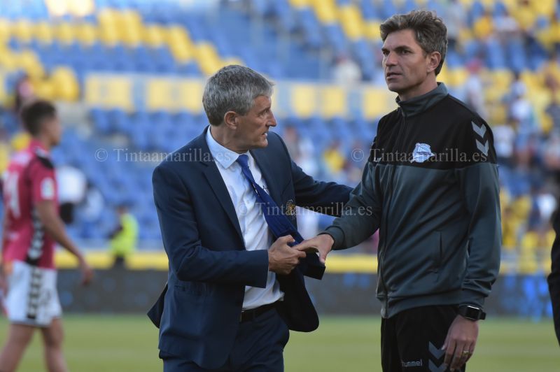 Pellegrino disculpa "la calentura" de un asistente de Setién