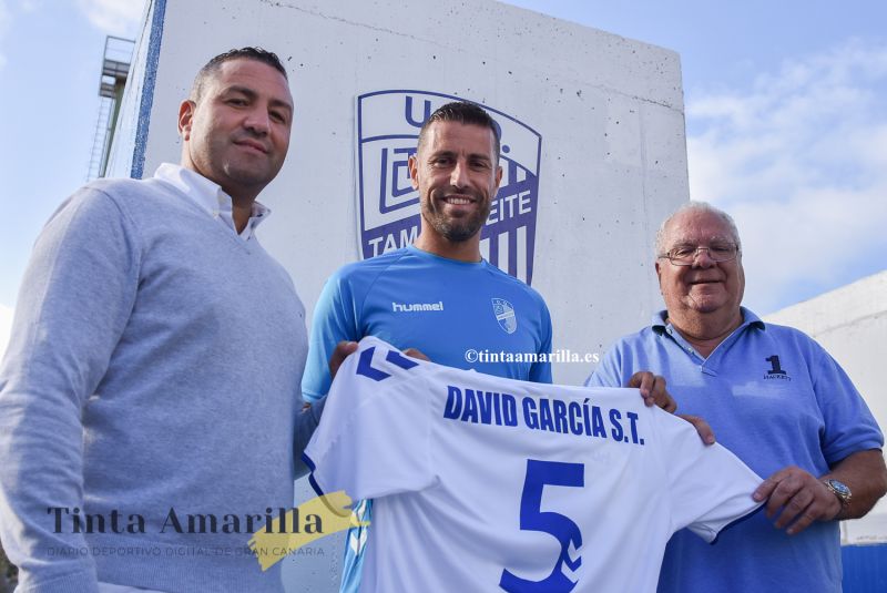 David García, en la puerta de entrada al Juan Guedes