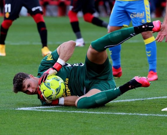 El silencioso blindaje de Alex Domínguez