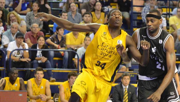 Ekperigin, multado por romper un vaso en la cara de un compañero