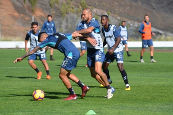 Oltra plantea jugar ante la UD con dos delanteros