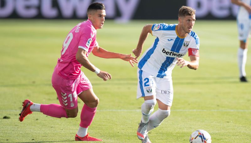 1-0: Un despiste define un debut acordeón