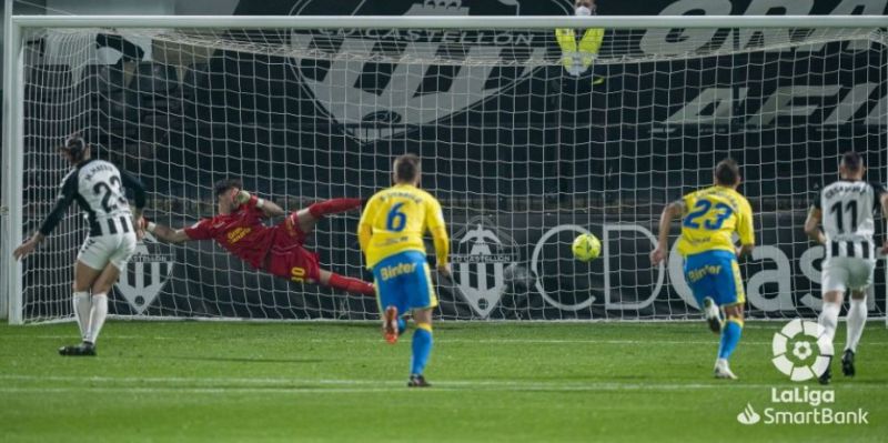 4-0: Penalti, expulsión y descalabro de la UD