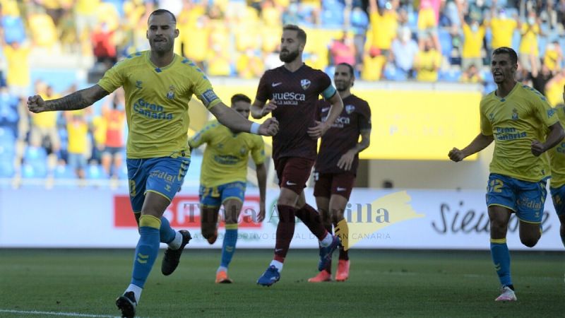 2-1: Gran victoria y ovaciones a la entrega