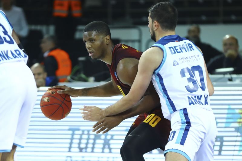 81-88: Inglis apaga la pasión turca