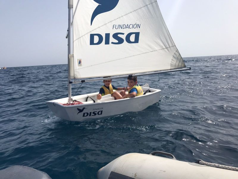 Mil niños se inician en la vela en el mes de julio